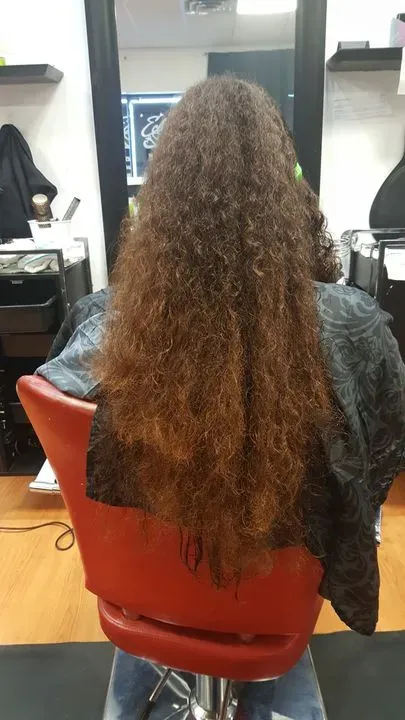 https://cdn.salonspotlight.com/photos/EnFHmUIy76uPx7K2JEUX/9be0b68b-0317-40cb-a77d-332db2eef685_720x720