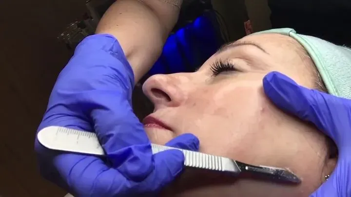 https://cdn.salonspotlight.com/photos/EndbXFgwAS6TH92Y7oie/9a2dc8c7-8fe5-41a1-b704-3549a459a81e_720x720