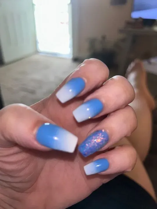 https://cdn.salonspotlight.com/photos/EoItMPZJInde4r8XkygW/9edc5ac2-6496-4bac-bd62-a8169343c11e_720x720