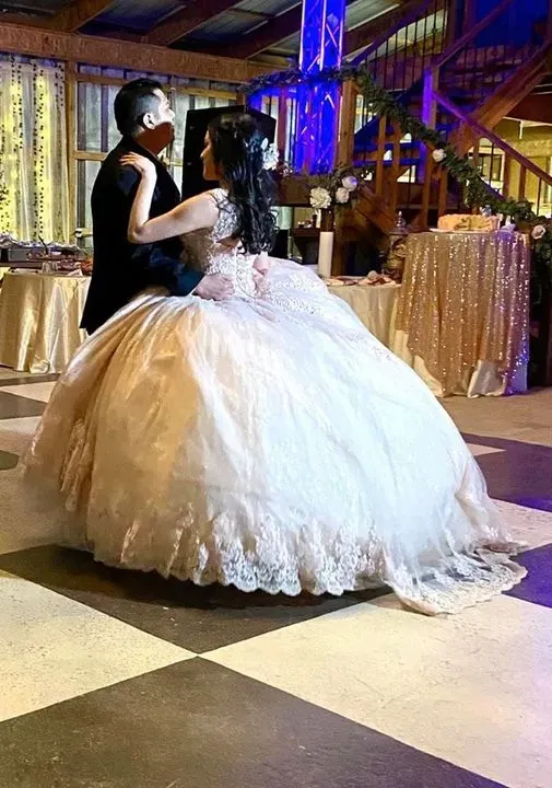 https://cdn.salonspotlight.com/photos/EofCowUEsh1Kd0cVYF7y/7907252d-8b69-4250-9db8-e3ee8668b1ad_720x720