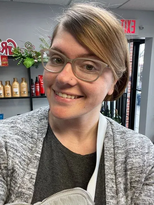 https://cdn.salonspotlight.com/photos/EonRh8SihwAUx67eSEDl/b9b22916-ddcb-40fe-a149-29bc052d2554_720x720