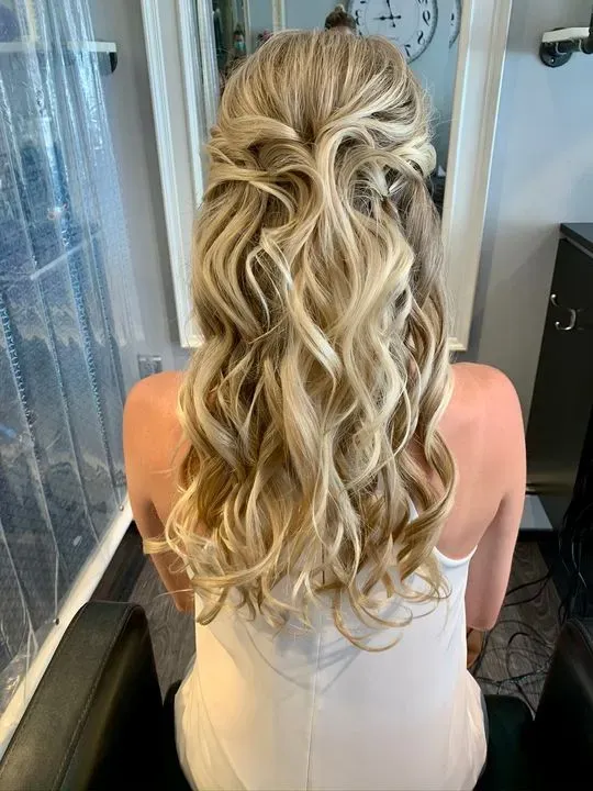 https://cdn.salonspotlight.com/photos/EqIqXJ6kRGQbt0Vd4Vpz/32fefbe6-551e-413b-914c-dce382a749a7_720x720