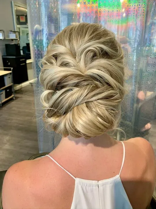 https://cdn.salonspotlight.com/photos/EqIqXJ6kRGQbt0Vd4Vpz/88e9060e-2a87-44c6-b9ef-62dcf6a7c155_720x720