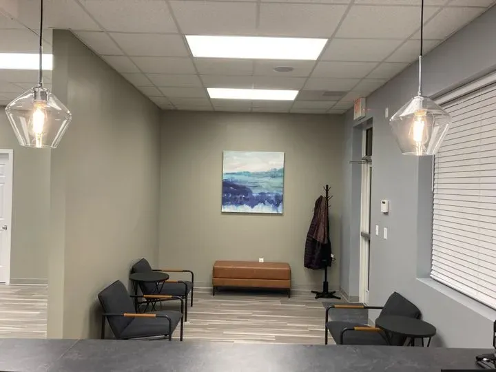 https://cdn.salonspotlight.com/photos/EqvBM6AgsGMe0dbhJjTQ/38fa0789-6e9e-4bfe-ad0f-bf72bc2c7ce3_720x720