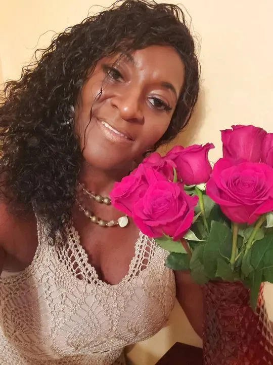 https://cdn.salonspotlight.com/photos/ErMkY04ZE25lhuwqmIkr/16c2a0ba-7e36-4c90-bffe-4c1e3e85b9f6_720x720