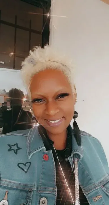 https://cdn.salonspotlight.com/photos/ErMkY04ZE25lhuwqmIkr/4925dead-de25-476e-9b8f-e4b0df383ed5_720x720