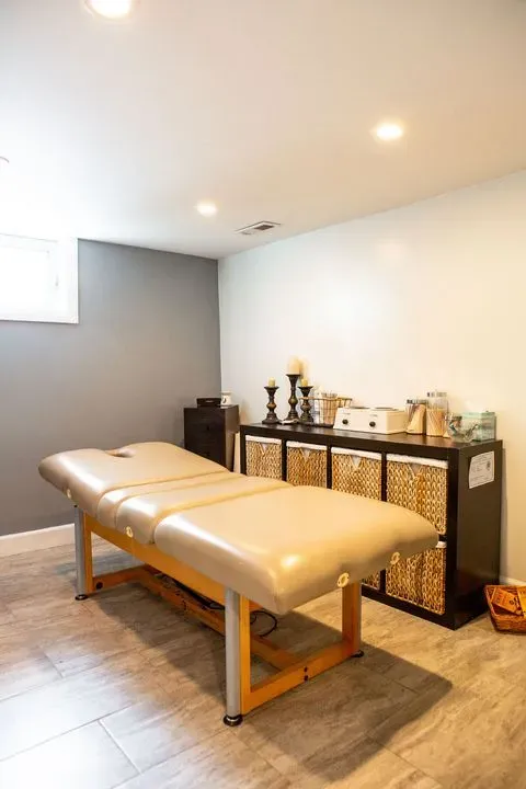 https://cdn.salonspotlight.com/photos/EtDQV08OPBoPY2KYDvcG/ce97d5e8-527d-4123-8d11-73ba21739f5e_720x720