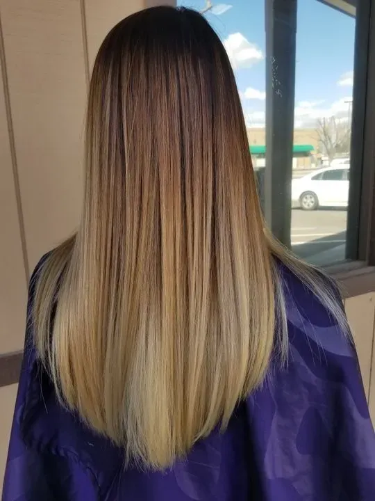 https://cdn.salonspotlight.com/photos/EtPzyMzM3Wfytppe4MGY/37a4fe57-cc87-46f5-a32a-8b7004020e16_720x720