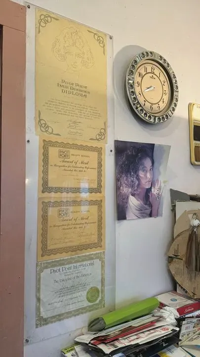 https://cdn.salonspotlight.com/photos/EtTH88R0e3mMkPDlbBeh/b24e73b6-299d-4493-b977-19422d4483bb_720x720