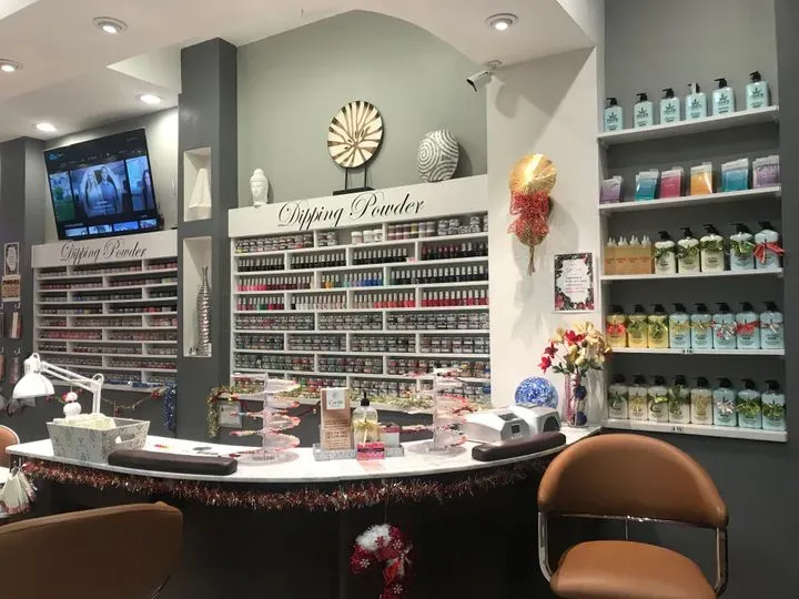 https://cdn.salonspotlight.com/photos/EuY638qxgY5jtVx3O1Gx/cb57f8ca-9092-4613-a154-b94f3f53930c_720x720