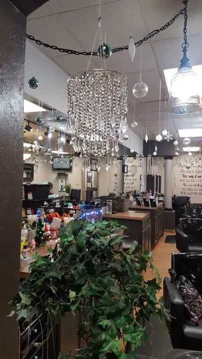 https://cdn.salonspotlight.com/photos/Ew0kOV0564mql8i8uSX3/7cfb22cb-20de-4b7a-9ccd-ef31398b2a78_720x720