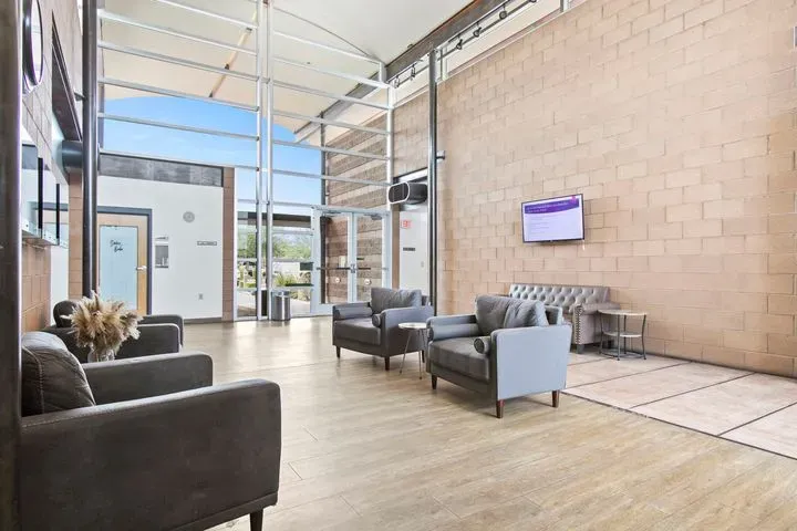 https://cdn.salonspotlight.com/photos/EwdmTAlYsY7C4hmGyC1d/1d3ed760-e36f-4717-86b8-4b81c750ea8b_720x720