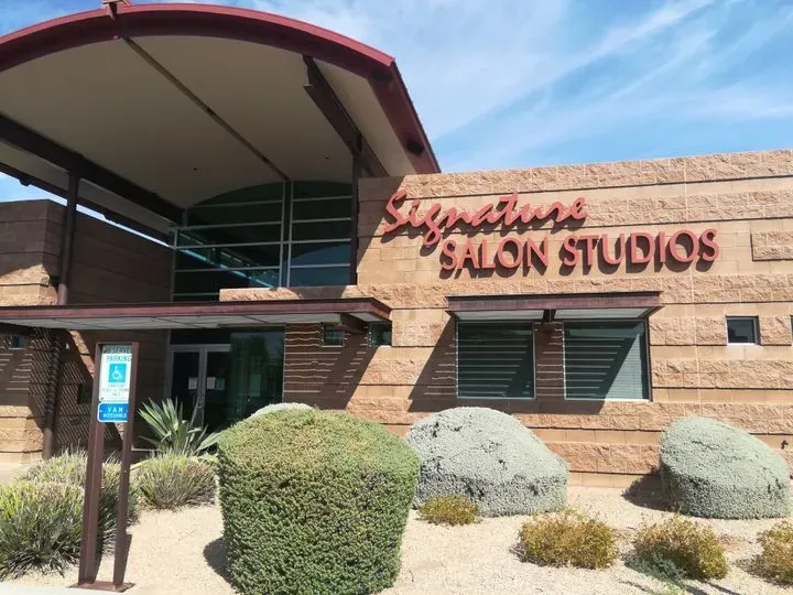 https://cdn.salonspotlight.com/photos/EwdmTAlYsY7C4hmGyC1d/e3f8ed4d-e6eb-4b82-89bb-803d819be152_720x720