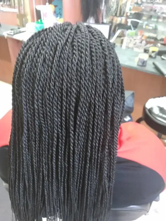https://cdn.salonspotlight.com/photos/EyGi0a9FdOM9FvMPrDwL/03ac876f-a75c-4817-9f32-e5c5869620c8_720x720