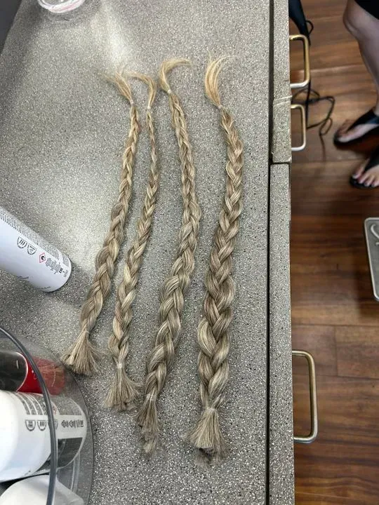https://cdn.salonspotlight.com/photos/EyWtjwD1yiydFf3hka8c/1070f9ed-279b-4e17-a3a6-08df7f7cdcf6_720x720