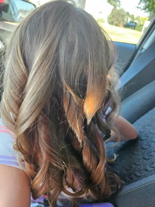 https://cdn.salonspotlight.com/photos/EyWtjwD1yiydFf3hka8c/4ae2cbbb-35f3-40bf-ad1d-b554c076b220_720x720