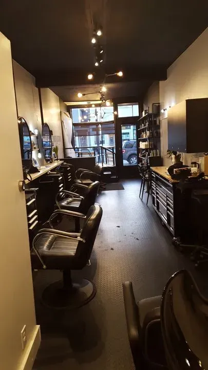 https://cdn.salonspotlight.com/photos/EyluFLmfx6ybeGUJBY8x/05344b7d-b364-4304-a8cf-123c66aaa64d_720x720