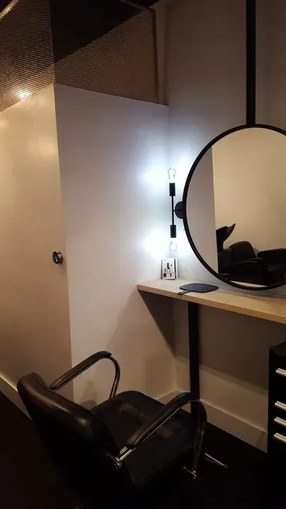 https://cdn.salonspotlight.com/photos/EyluFLmfx6ybeGUJBY8x/f97d6258-4ff5-4cc1-966d-568d8878ca58_720x720