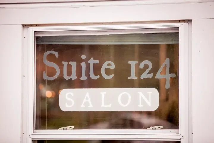 https://cdn.salonspotlight.com/photos/EynOvrY8t7l5esGZDumT/9710a942-de7d-4a1b-b045-455f24bbd3ec_720x720