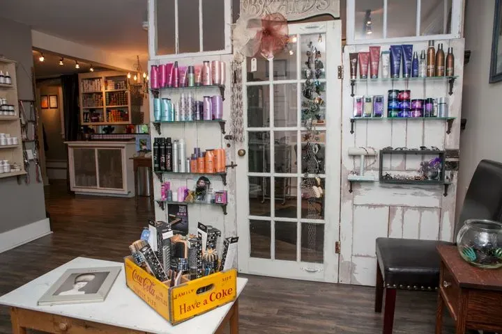 https://cdn.salonspotlight.com/photos/EynOvrY8t7l5esGZDumT/c670a73f-9f21-40eb-9378-8744a573b277_720x720