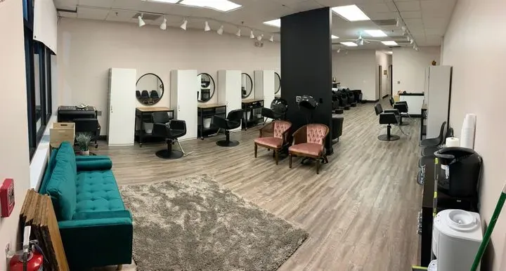 https://cdn.salonspotlight.com/photos/Ez7OTPNMxsTftHmP3mDU/7a05150f-4856-4611-9725-0bcd6d86e34b_720x720