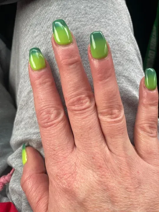 https://cdn.salonspotlight.com/photos/F1IHYkpkkhMNE38W4zmm/54692508-573a-4e06-8241-a4a3f7061468_720x720