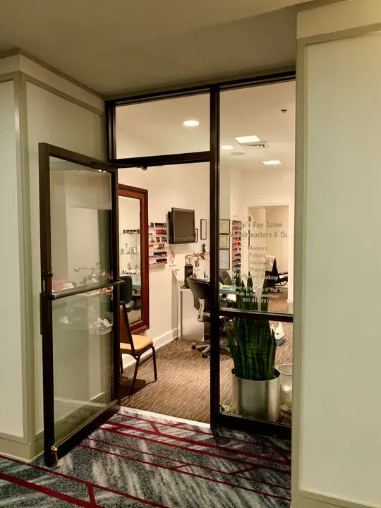https://cdn.salonspotlight.com/photos/F2yuvcodjyNQRucNpSIR/158caf68-cdb7-413c-a6ac-654a4f6f777c_720x720