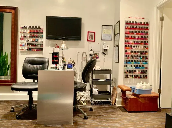 https://cdn.salonspotlight.com/photos/F2yuvcodjyNQRucNpSIR/d8edc497-3279-45b8-8090-d6faa0cddb26_720x720