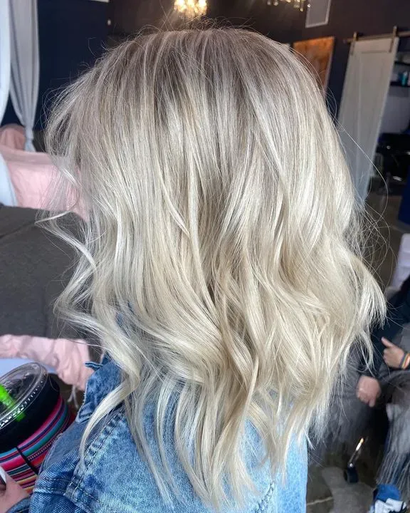 https://cdn.salonspotlight.com/photos/F32HSCWPYgkTuKWlUb7J/30a4d2ca-c817-41be-a34c-b560c94933e3_720x720