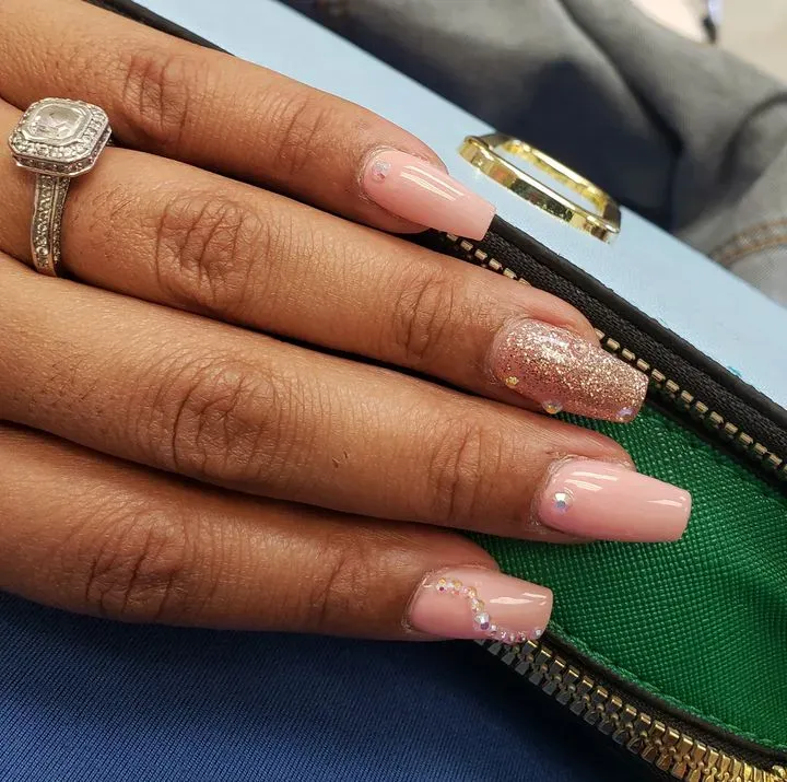 https://cdn.salonspotlight.com/photos/F4Pmd2c0gKmrjiylFRnC/2e44257c-b3e3-42da-95f0-8dcf03499eb0_720x720