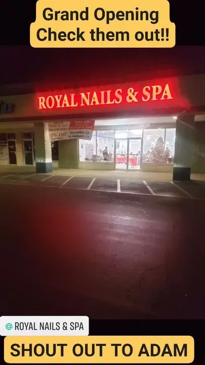 https://cdn.salonspotlight.com/photos/F4Pmd2c0gKmrjiylFRnC/8d7fb83d-6f2f-41ae-b547-94e9b181d6e0_720x720