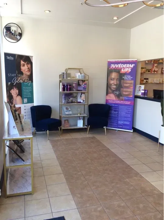 https://cdn.salonspotlight.com/photos/F5Sc7fpxhlF6hoFJH06Q/e370e54f-3479-4e06-931d-7afcac0a514e_720x720