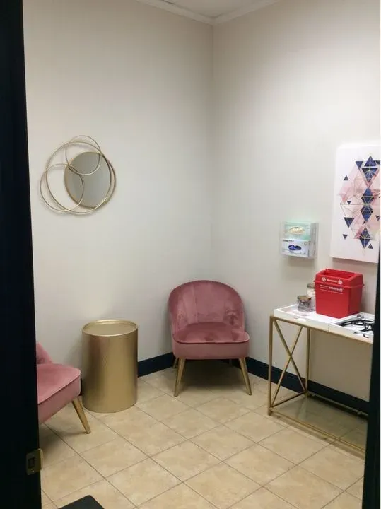 https://cdn.salonspotlight.com/photos/F5Sc7fpxhlF6hoFJH06Q/f9999f40-5d9a-4662-9bce-d16c03b3c65e_720x720
