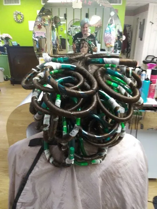 https://cdn.salonspotlight.com/photos/F5cxr14nDj9o0f1nqAqZ/af74ae94-0d22-42b5-9f55-779bdbb4e328_720x720