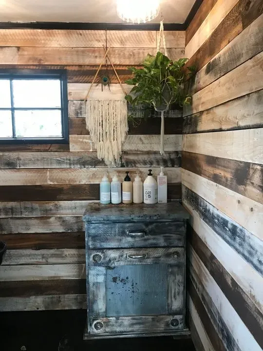 https://cdn.salonspotlight.com/photos/F5o17hnnW2Ydt2BW99cJ/73c1fedc-da87-4e0e-bfc6-2611b881d724_720x720