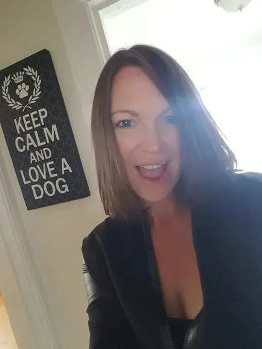 https://cdn.salonspotlight.com/photos/F7Se30bxujqmrOYDsnOG/08480a69-ca3f-4a45-8d99-edaaa76259e7_720x720