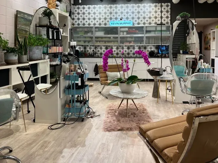 https://cdn.salonspotlight.com/photos/F7qulxrJWet1Oh5nkL2q/02be3b2d-89bf-41ae-8d06-073a24a117f2_720x720