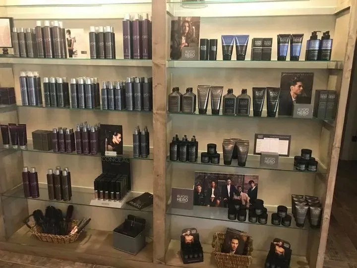 https://cdn.salonspotlight.com/photos/FA49ksMwdA2ypEC3swWT/540baef2-e99b-455e-b6dd-dfb4ed3e887f_720x720