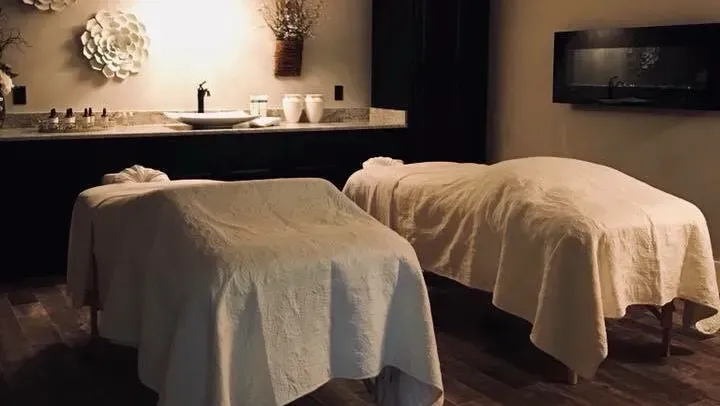 https://cdn.salonspotlight.com/photos/FA49ksMwdA2ypEC3swWT/c6dba4fd-674a-4233-8b7c-52348782f1af_720x720