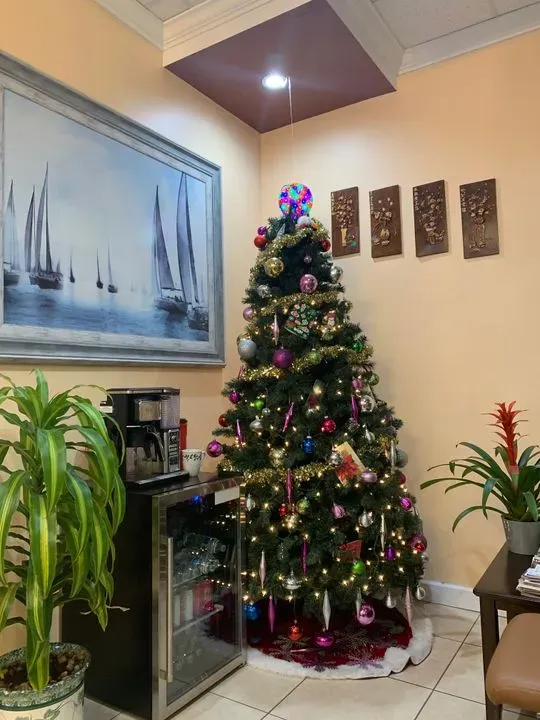 https://cdn.salonspotlight.com/photos/FABslSxC6PJpVpwA36jc/3fee5019-a7f1-411e-a806-c474c79f3e53_720x720