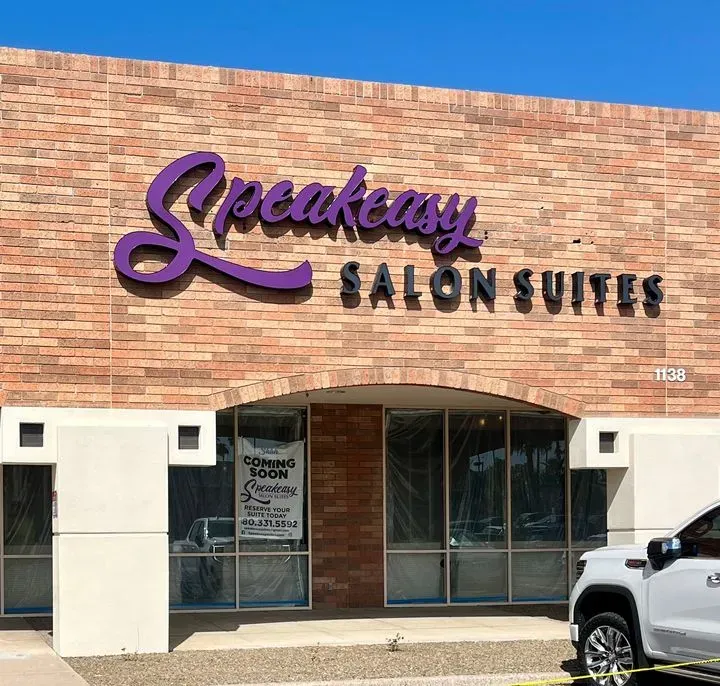 https://cdn.salonspotlight.com/photos/FAMTy8AJWE9PvVvLqfbu/1897c877-df40-4e53-be4f-06f461cf051c_720x720