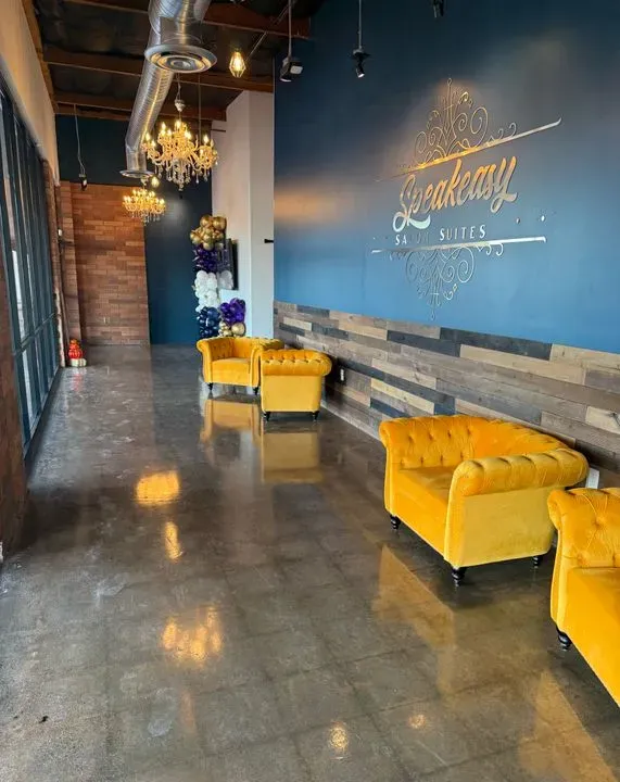 https://cdn.salonspotlight.com/photos/FAMTy8AJWE9PvVvLqfbu/5623218a-3098-4d73-8b41-32aa0617ef68_720x720