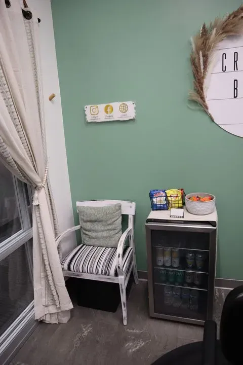 https://cdn.salonspotlight.com/photos/FBg57JFrQJXECWlH0b5p/1768f794-72ba-4674-876f-5ae3a8459f47_720x720