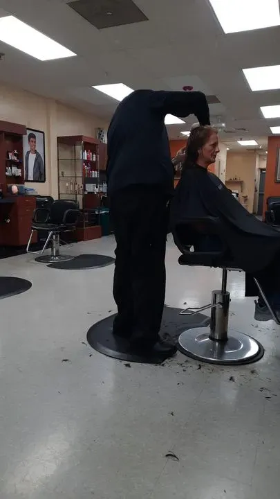 https://cdn.salonspotlight.com/photos/FCcKhBhgBbdRw3XqqdZb/af539f10-5f02-4f0b-aa31-d9d7fbf9b55a_720x720