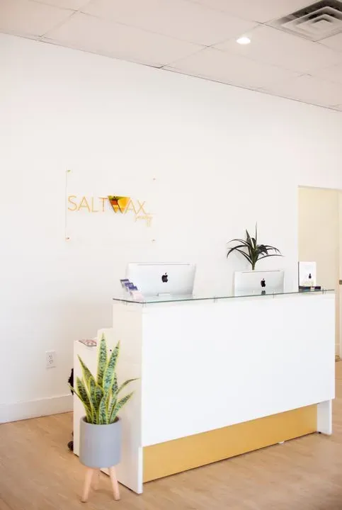 https://cdn.salonspotlight.com/photos/FGfvoaoVPAbWJc6iJ7mF/1a161dd6-d54d-4e30-b2f1-6039a04810c5_720x720