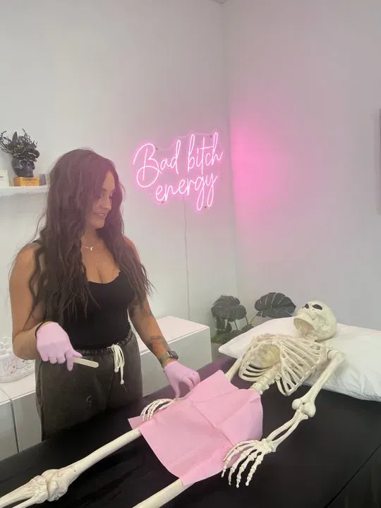 https://cdn.salonspotlight.com/photos/FGfvoaoVPAbWJc6iJ7mF/58f1e05e-041b-499d-b240-0c5b19c09098_720x720