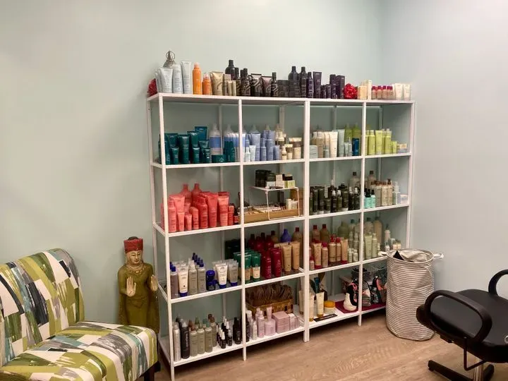 https://cdn.salonspotlight.com/photos/FJ1JVVuwOBZLeNPksySe/cb74a176-f449-4328-89e2-779ec5c97fea_720x720