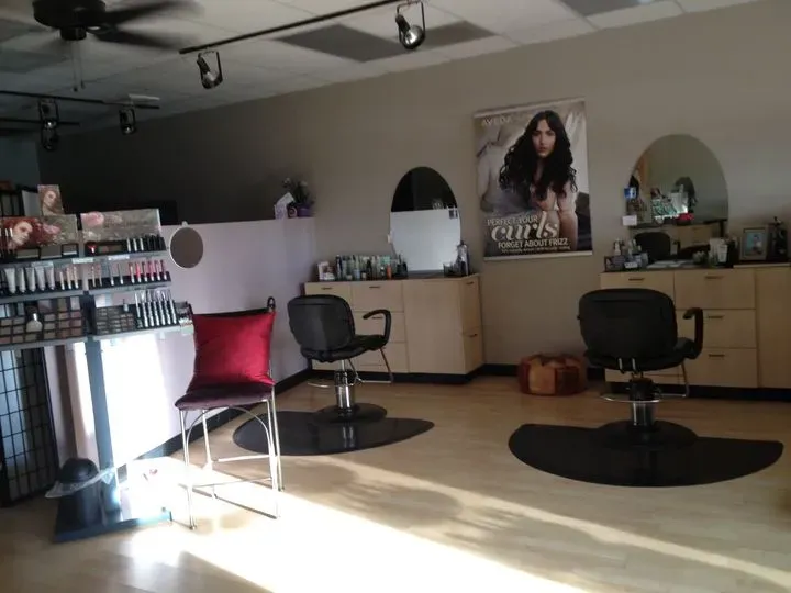 https://cdn.salonspotlight.com/photos/FJ1JVVuwOBZLeNPksySe/e137bd32-f85d-4670-bde1-1ef8236f4d85_720x720