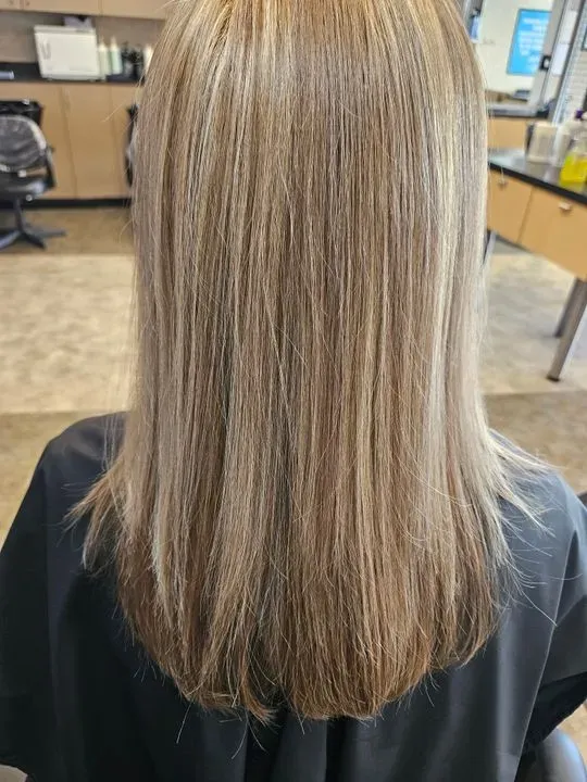 https://cdn.salonspotlight.com/photos/FJhW7taWBVRjbV3lPKhW/35f5dc58-e4bc-401b-92a1-2b7b838b4a5c_720x720