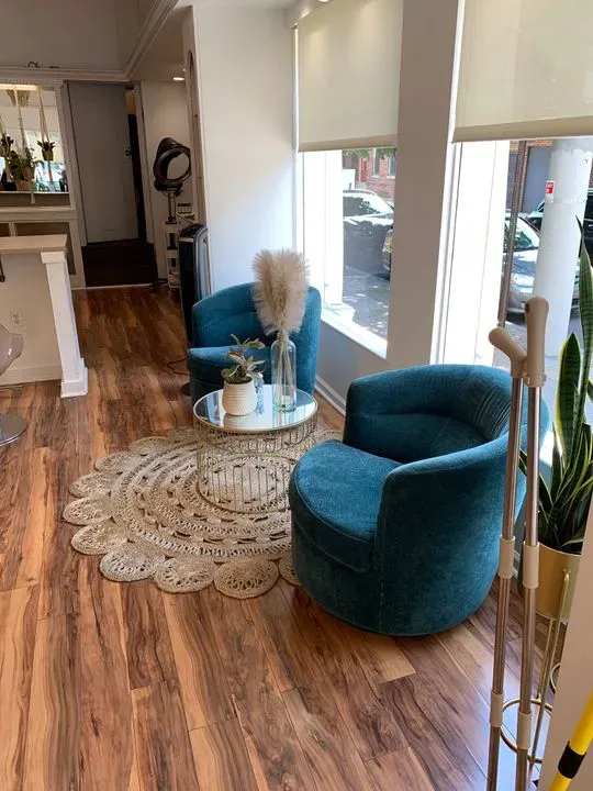 https://cdn.salonspotlight.com/photos/FJswgNcybovTm5aTCElF/f16d7e8b-ffc7-4297-845a-3163fdd9da70_720x720